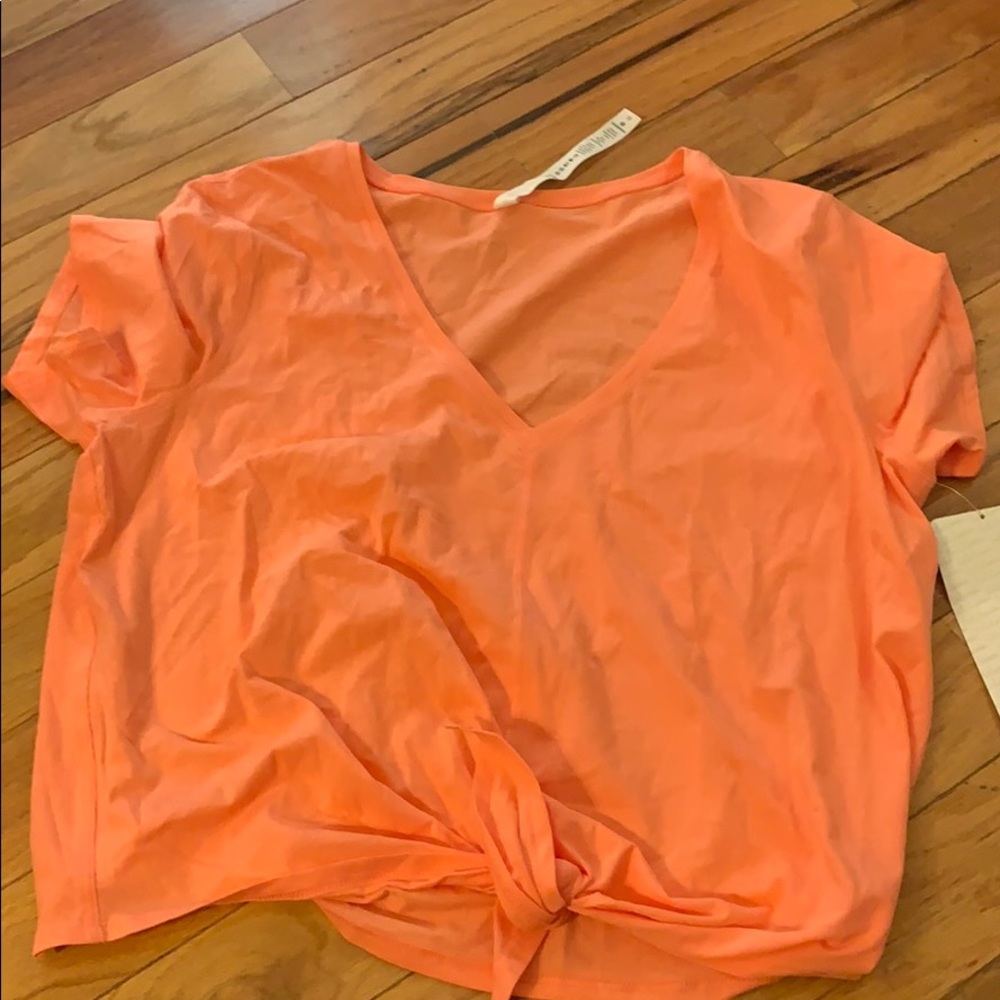 NWT lulu top